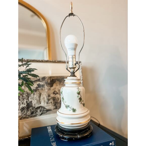Vintage Porcelain Table Lamp with Ivy Garland‎ Design – Classic Elegance - Picture 1 of 6